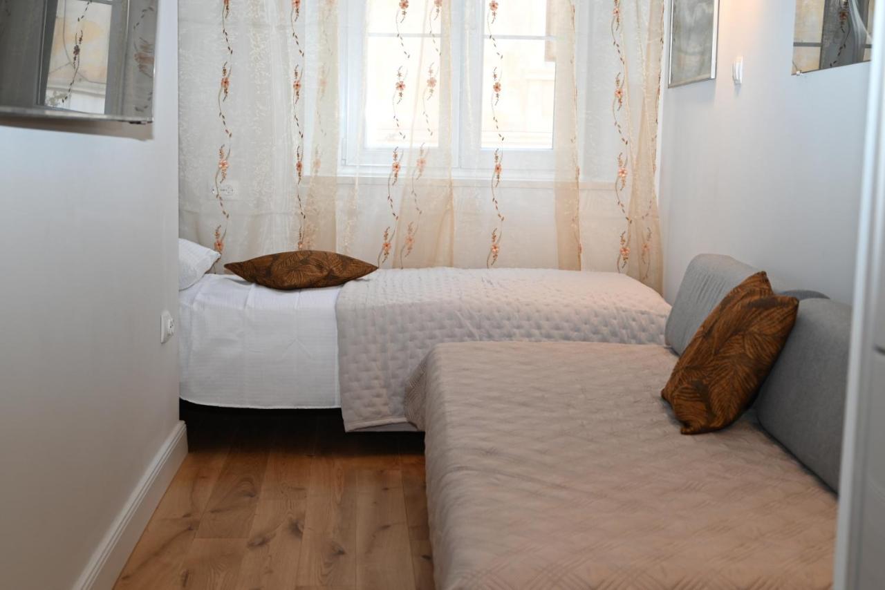 Old Town Apartment Omis Bagian luar foto