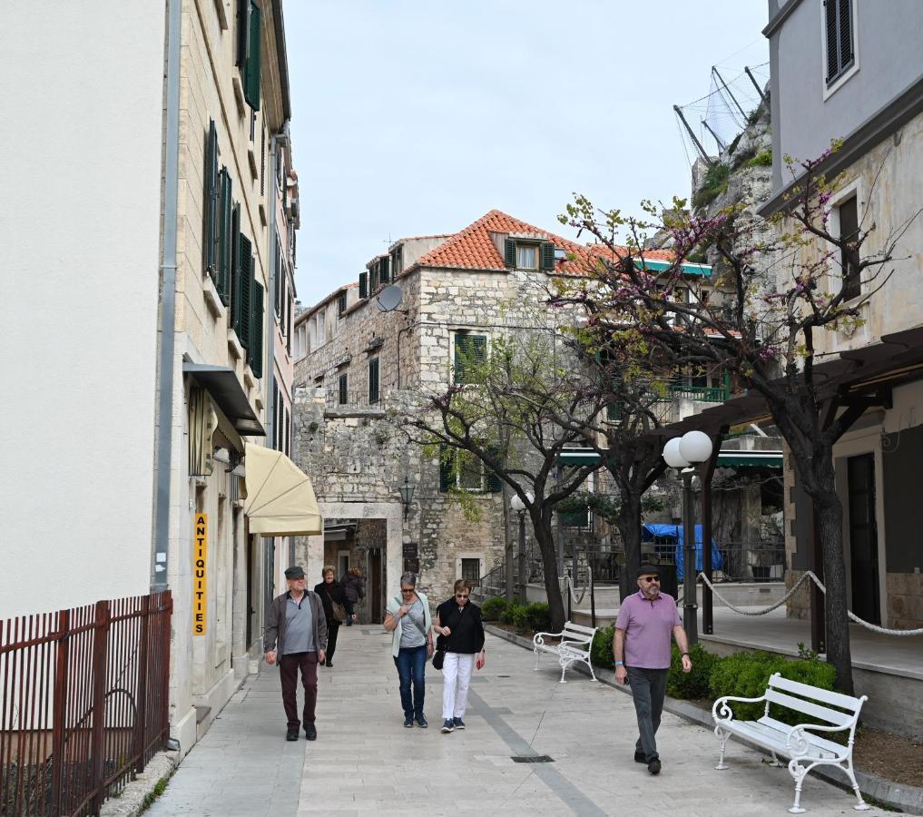 Old Town Apartment Omis Bagian luar foto