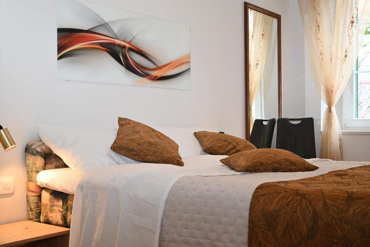 Old Town Apartment Omis Bagian luar foto