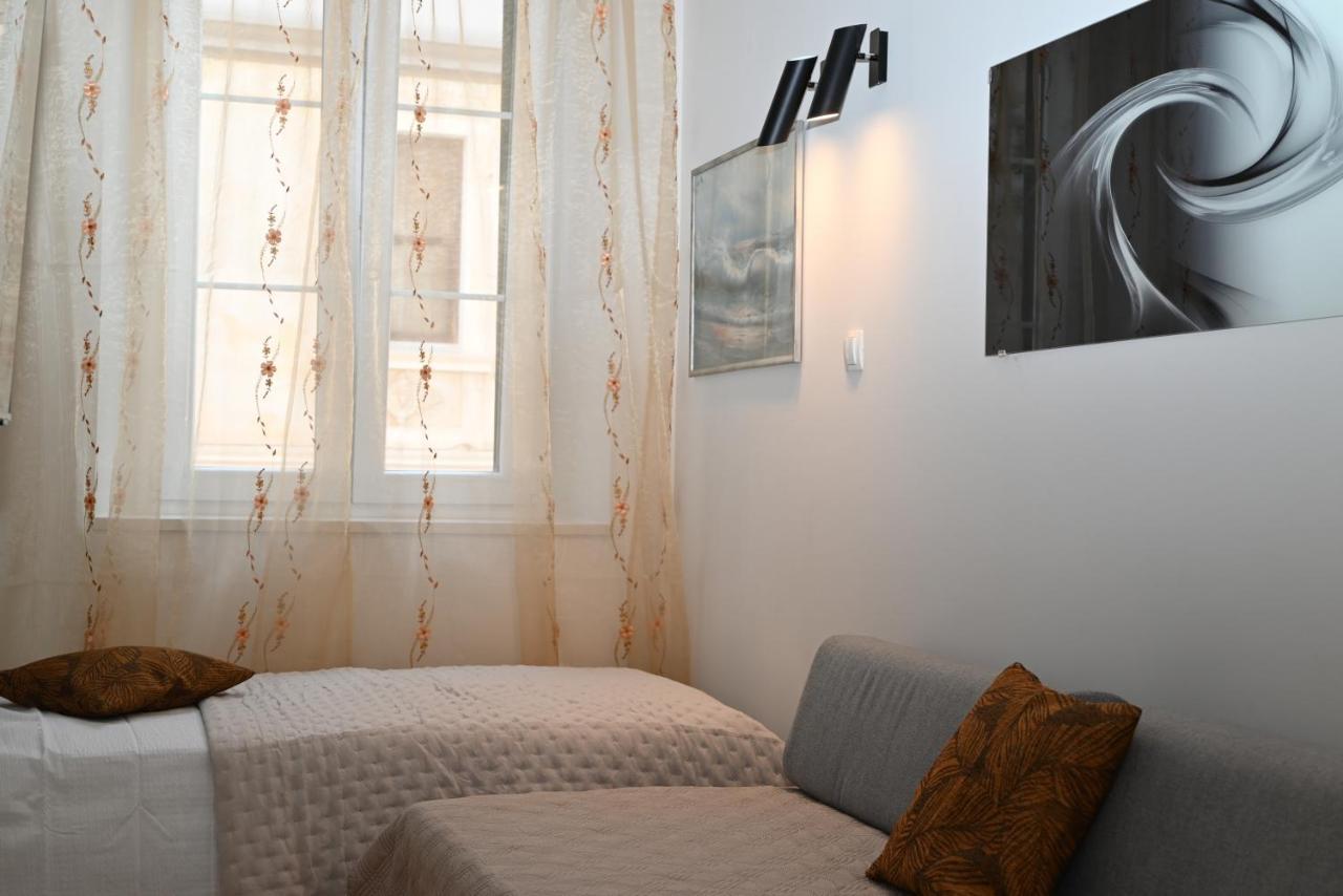 Old Town Apartment Omis Bagian luar foto