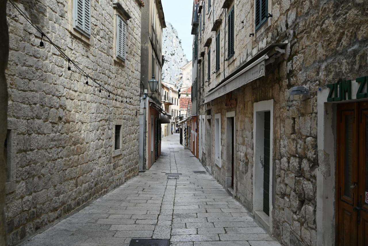 Old Town Apartment Omis Bagian luar foto