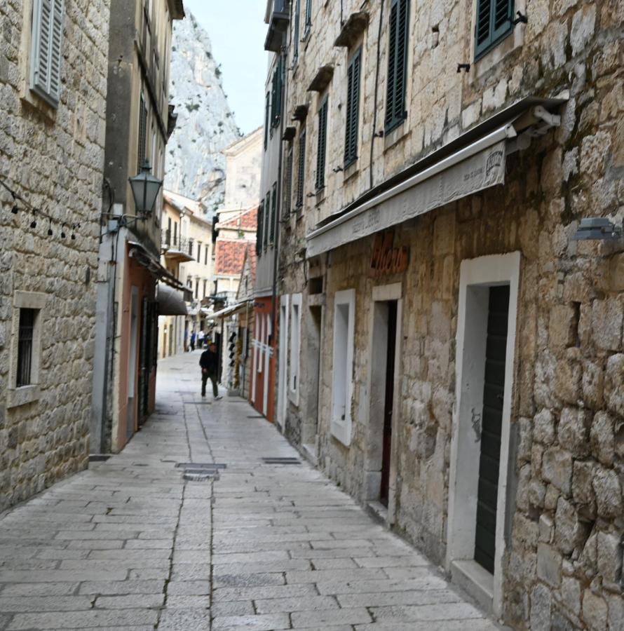 Old Town Apartment Omis Bagian luar foto
