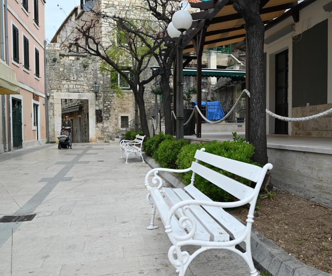 Old Town Apartment Omis Bagian luar foto