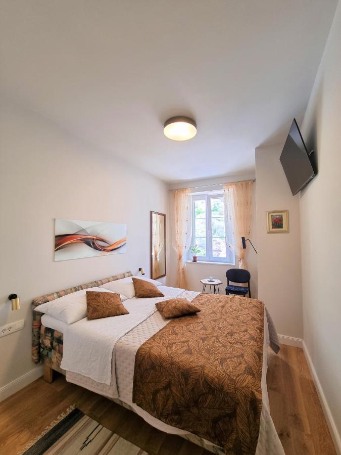 Old Town Apartment Omis Bagian luar foto