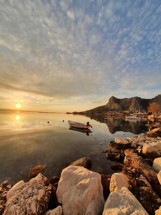 Old Town Apartment Omis Bagian luar foto