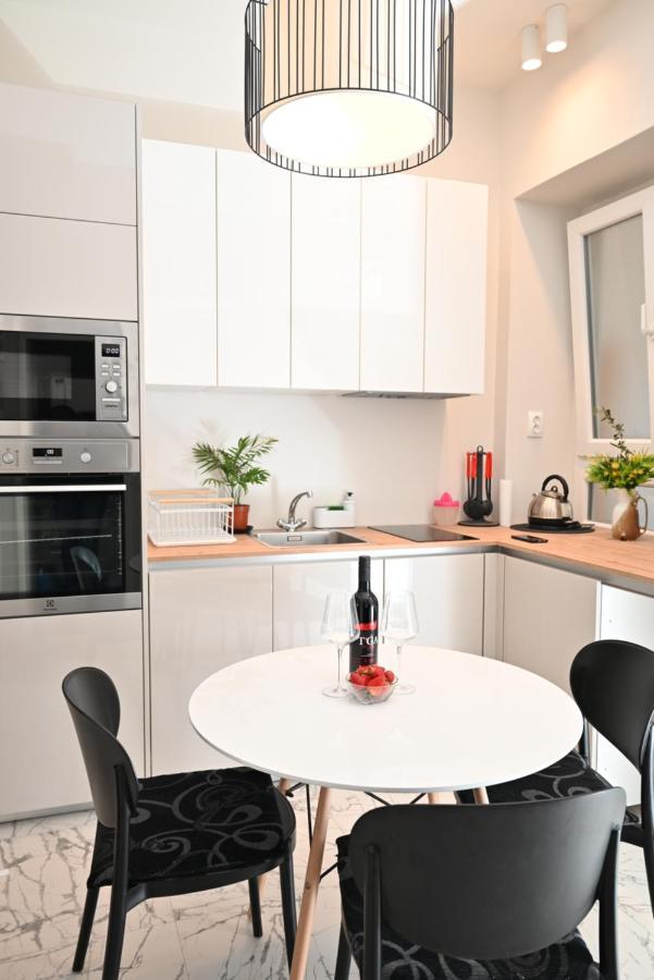 Old Town Apartment Omis Bagian luar foto