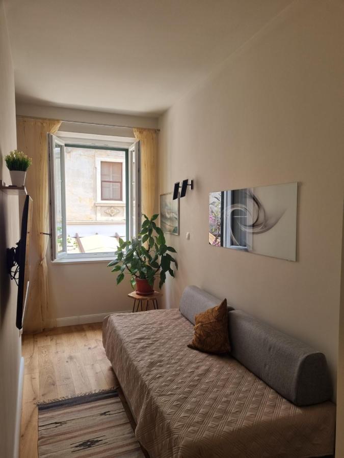 Old Town Apartment Omis Bagian luar foto