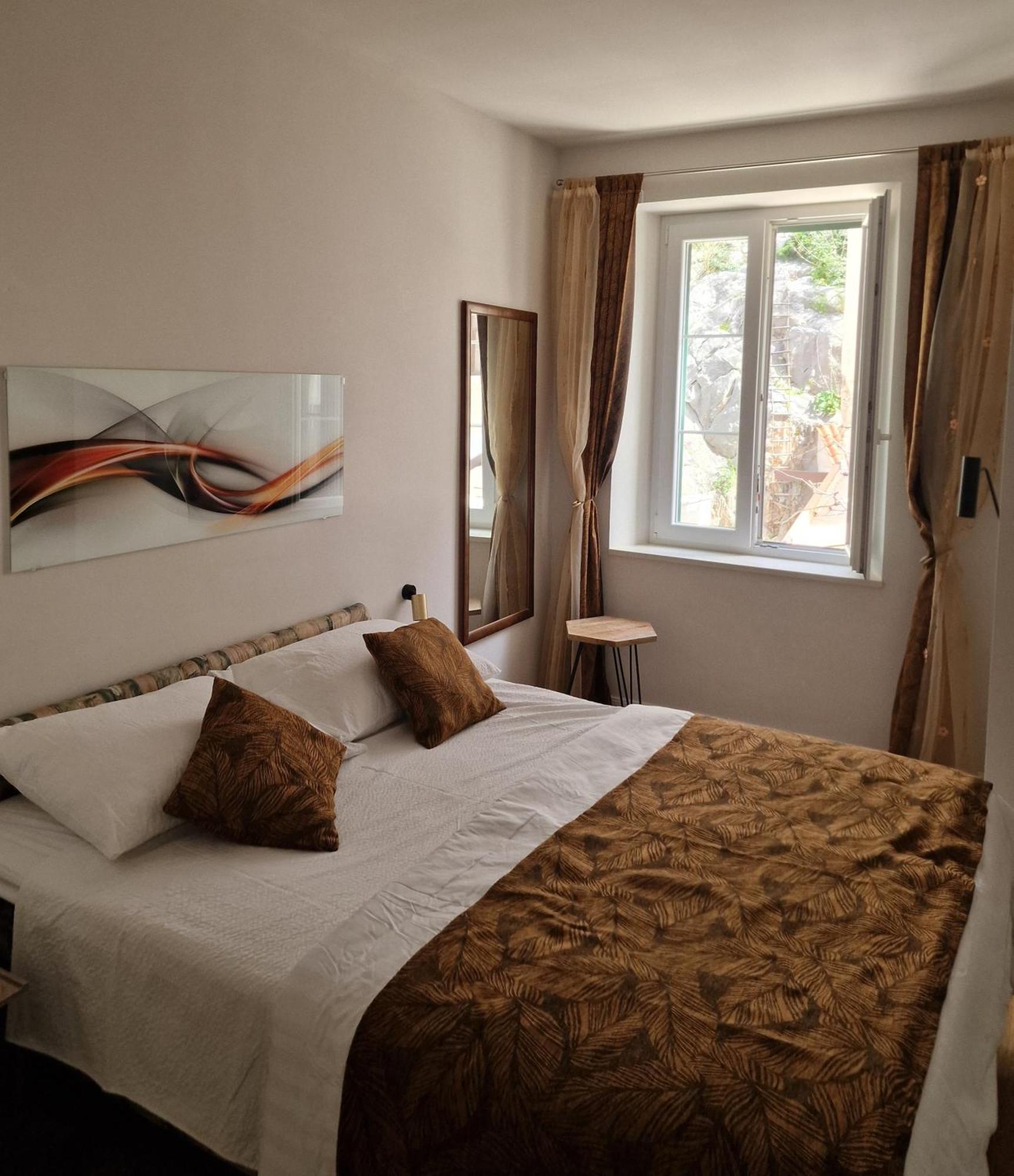 Old Town Apartment Omis Bagian luar foto