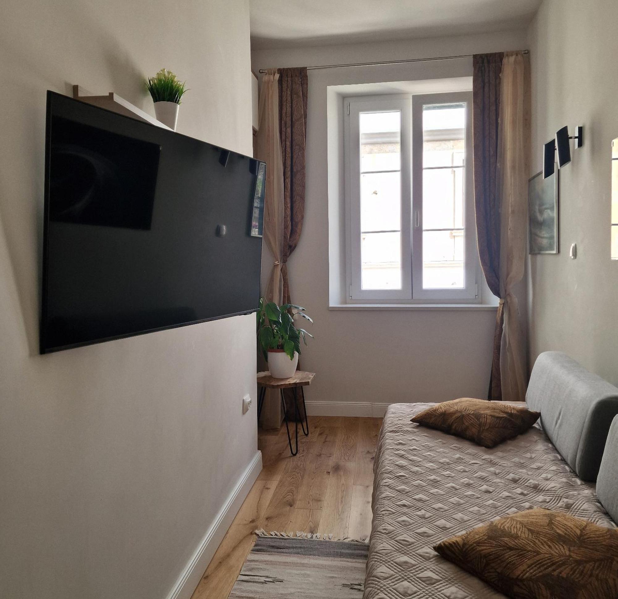 Old Town Apartment Omis Bagian luar foto