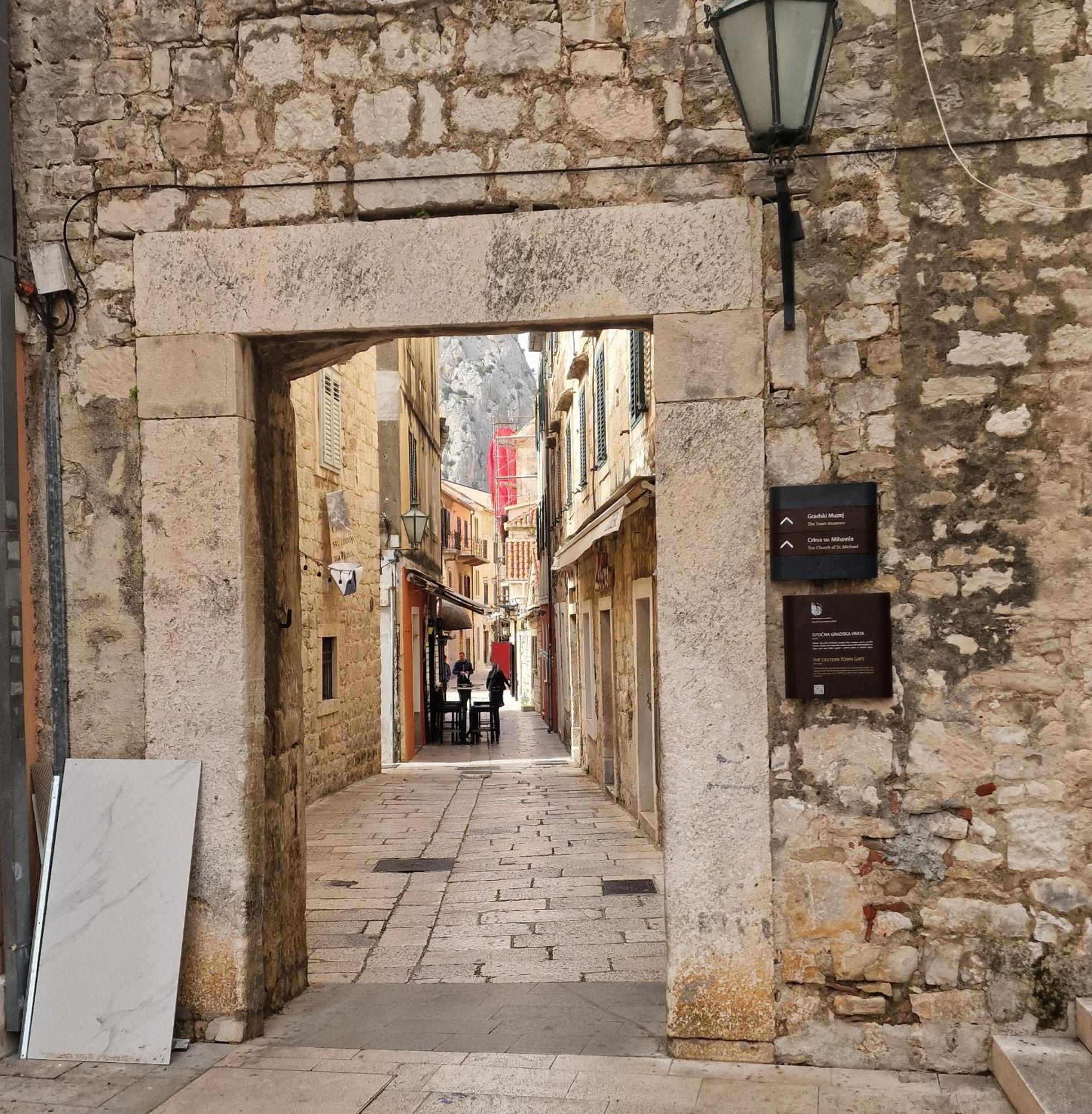 Old Town Apartment Omis Bagian luar foto
