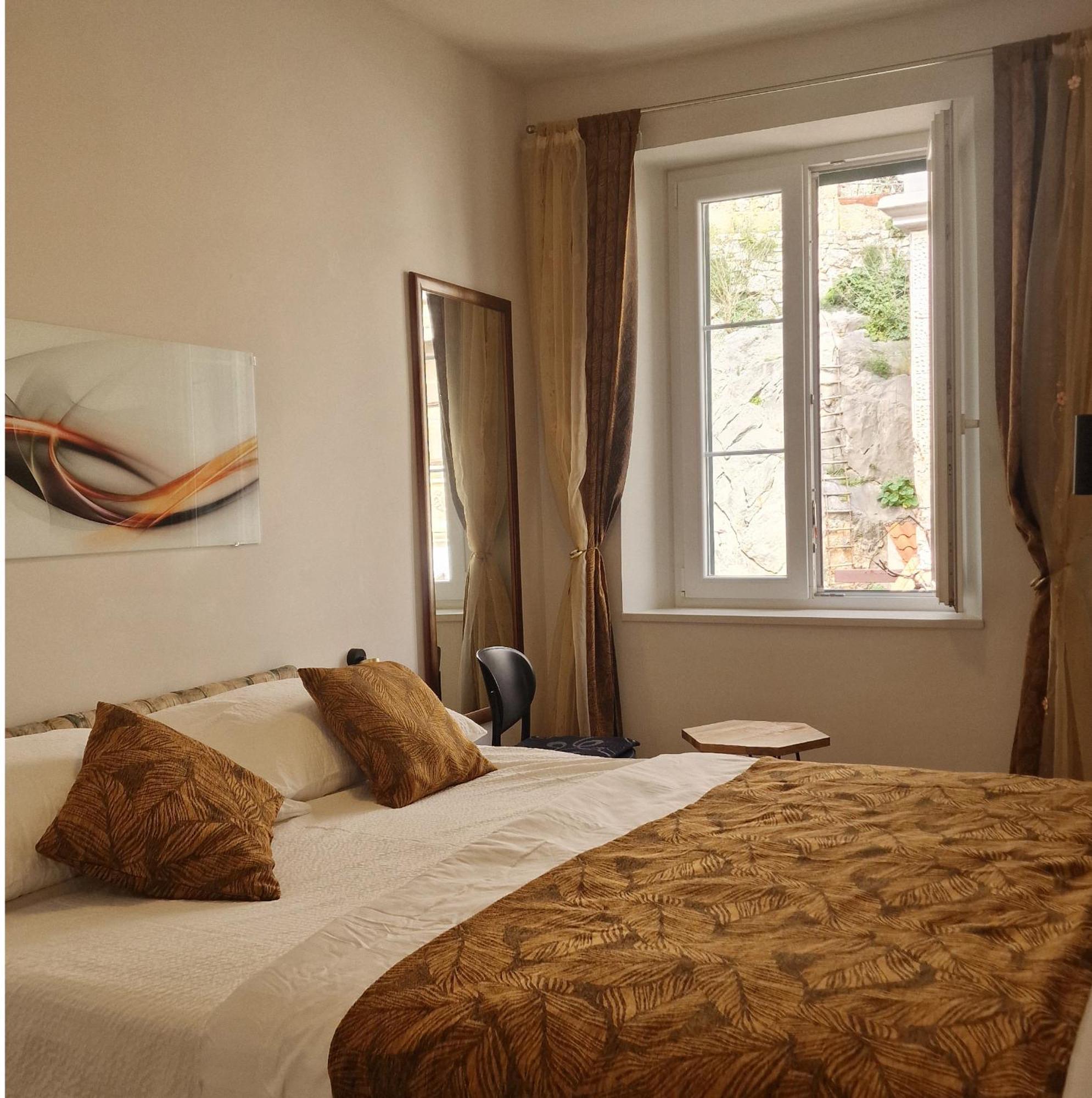 Old Town Apartment Omis Bagian luar foto