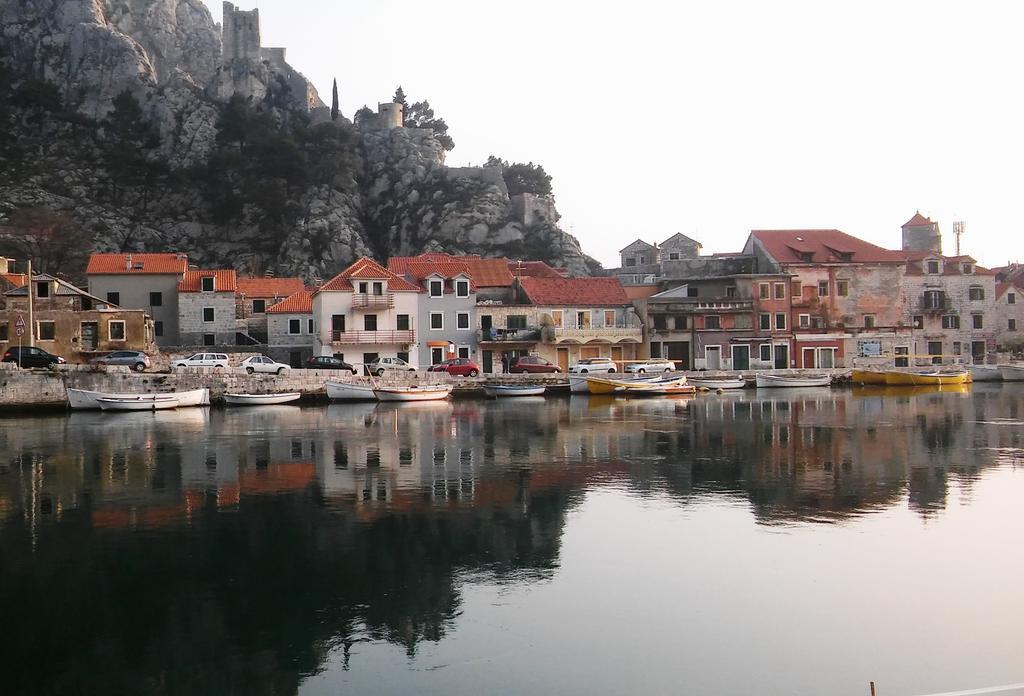 Old Town Apartment Omis Bagian luar foto